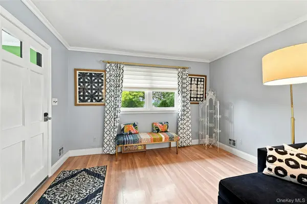 35 Reid AVE, Rockville Centre, NY 11570