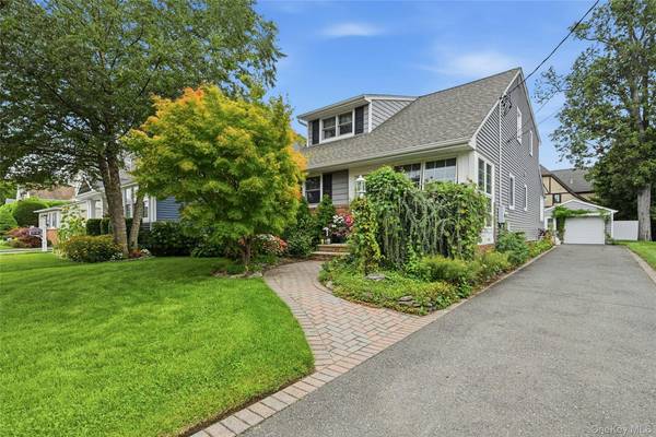 35 Reid AVE, Rockville Centre, NY 11570
