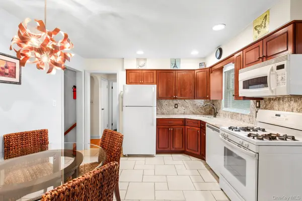 85 Woodlawn AVE, Valley Stream, NY 11581