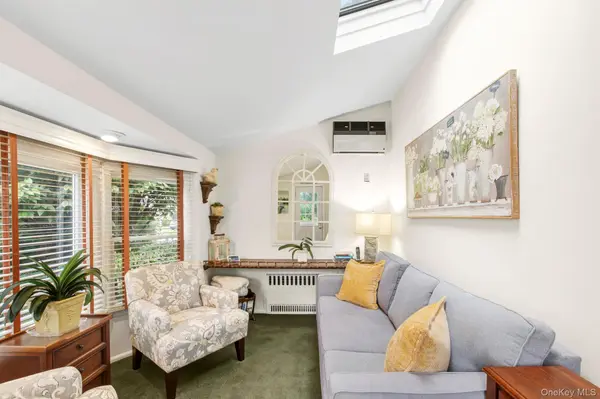 85 Woodlawn AVE, Valley Stream, NY 11581