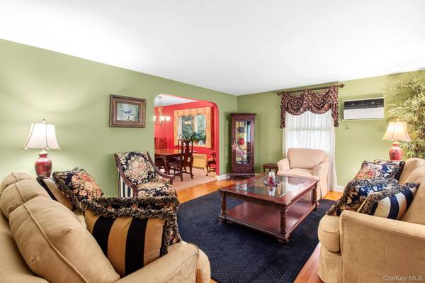 85 Woodlawn AVE, Valley Stream, NY 11581