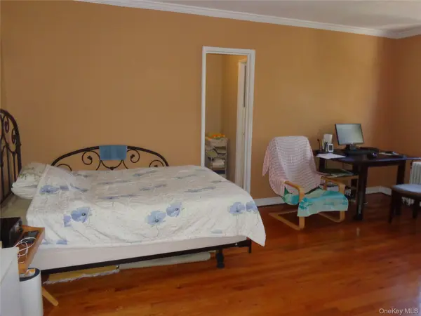 215-40 47 #3B, Bayside, NY 11361