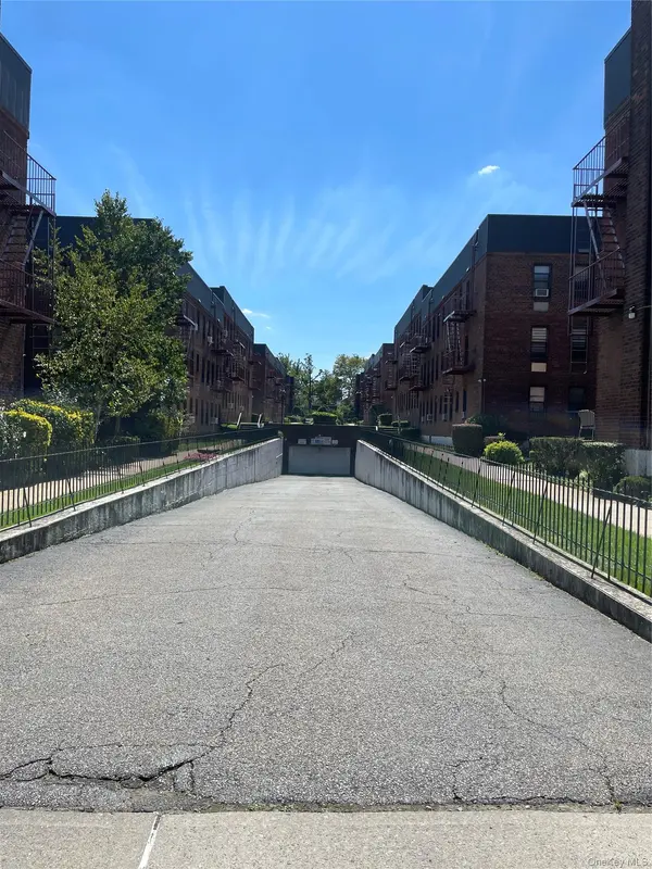 215-40 47 Avenue #3B, Bayside, NY 11361