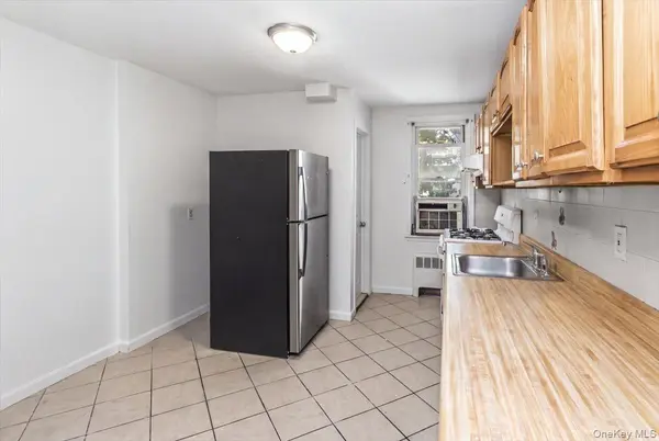 10 E Mineola AVE #1, Valley Stream, NY 11580