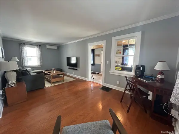 23 Locust AVE, Bayville, NY 11709