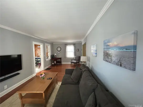 23 Locust AVE, Bayville, NY 11709