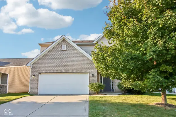 5779 Blue Sky DR, Whitestown, IN 46075