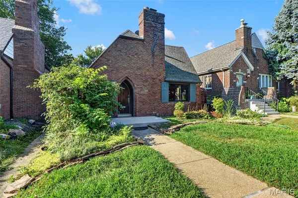 7458 Gannon AVE, University City, MO 63130