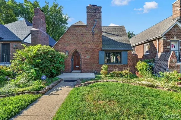7458 Gannon AVE, University City, MO 63130