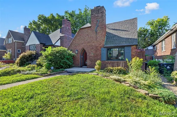 7458 Gannon AVE, University City, MO 63130