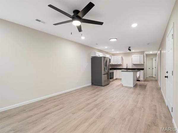 4 Hibbard St, St Clair, MO 63077