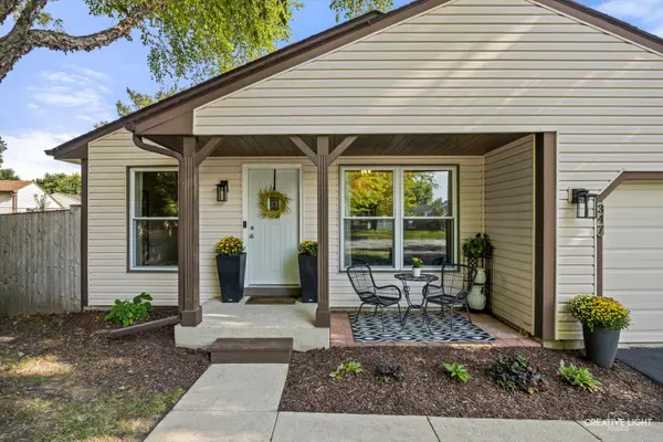 347 Danbury DR, Naperville, IL 60565