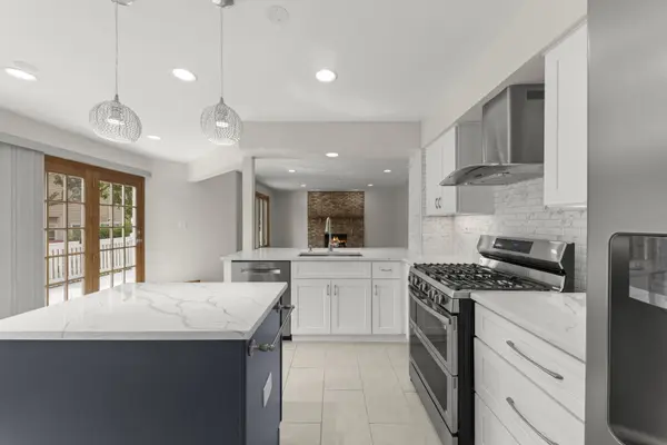 4532 Arbor View DR, Lisle, IL 60532