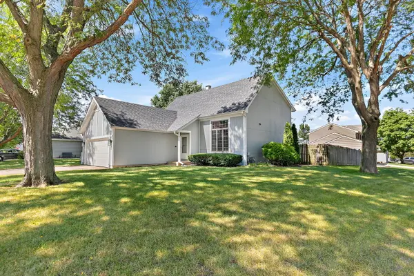 208 Carol Ann DR, Streamwood, IL 60107
