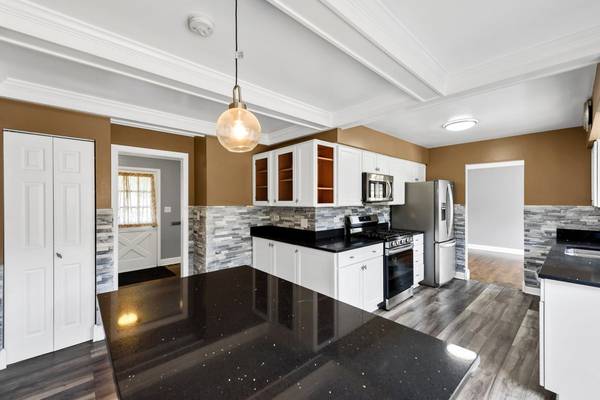 1734 W Rampart RD, Addison, IL 60101