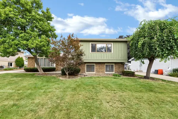 1734 W Rampart RD, Addison, IL 60101