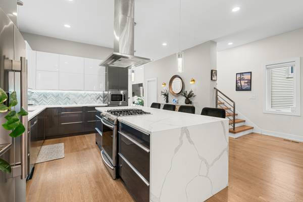 5047 W Winnemac AVE, Chicago, IL 60630