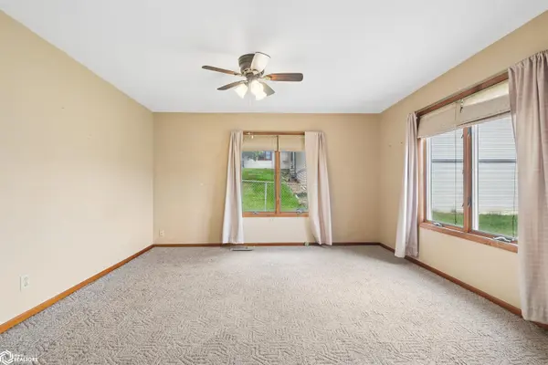 101 Pleasantview RD, Marshalltown, IA 50158