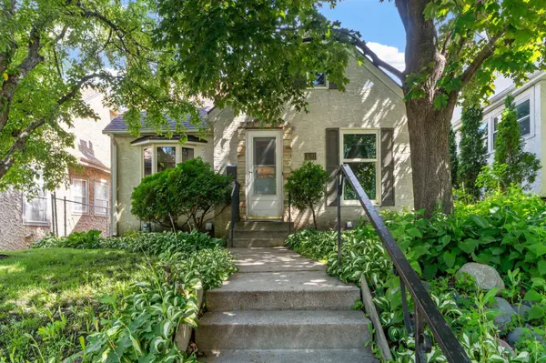 2081 Jefferson AVE, Saint Paul, MN 55105