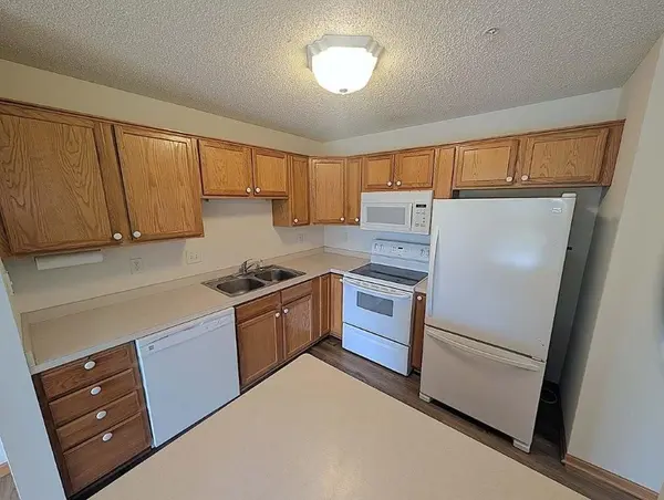 2231 Penn PL #213, North Saint Paul, MN 55109