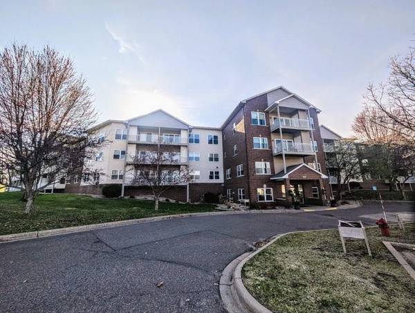 2231 Penn PL #213, North Saint Paul, MN 55109