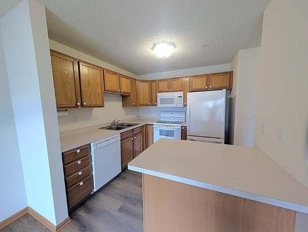 2231 Penn PL #213, North Saint Paul, MN 55109