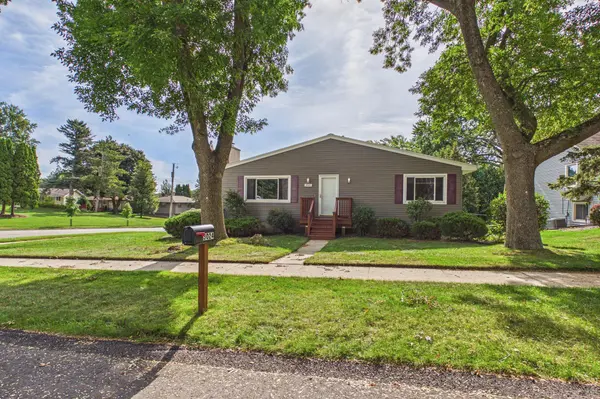 3024 Crescent LN NW, Rochester, MN 55901