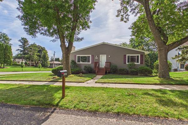 3024 Crescent LN NW, Rochester, MN 55901