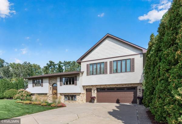 1905 Garden LN, White Bear Lake, MN 55110