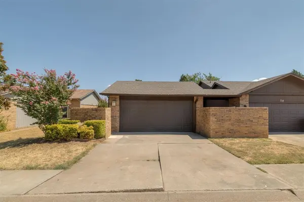 716 Stonecroft CIR, Edmond, OK 73034