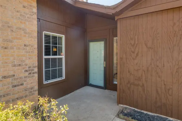 716 Stonecroft CIR, Edmond, OK 73034