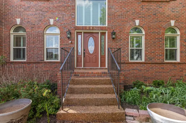 318 Logans Cir, Franklin, TN 37067