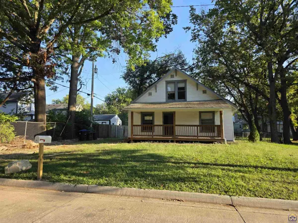 2711 SW Munson AVE, Topeka, KS 66604