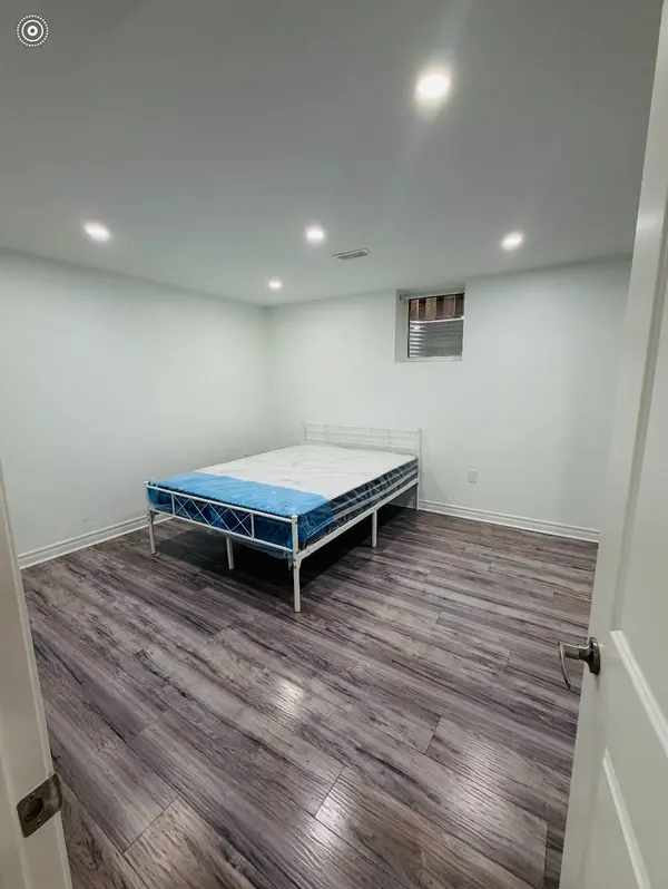 445 Malaga RD #Room 1, Mississauga, ON L5E 3V8