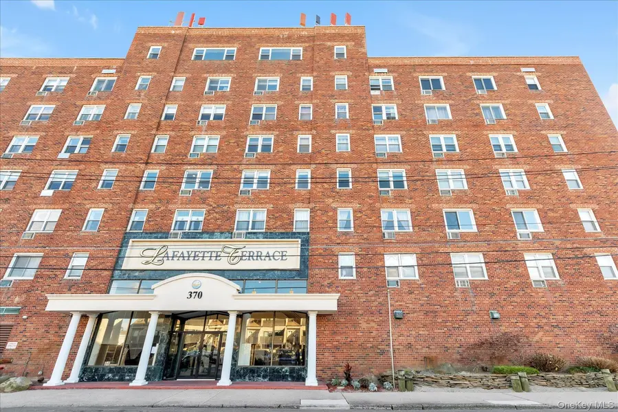 370 W Broadway #5K, Long Beach, NY 11561