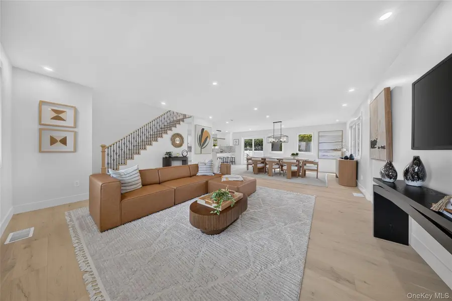 2 Lee PL, Old Bethpage, NY 11804
