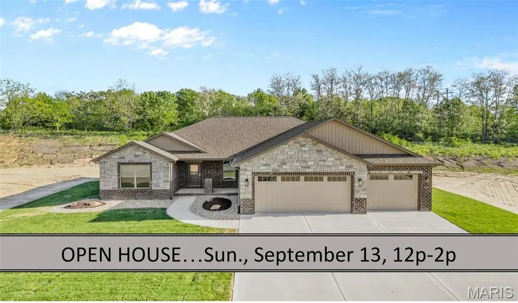 2947 Bluff Ridge CT, Maryville, IL 62062