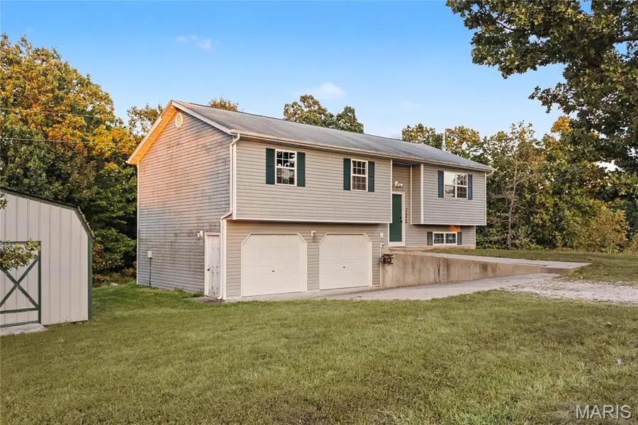 23226 Topo DR, St Robert, MO 65584