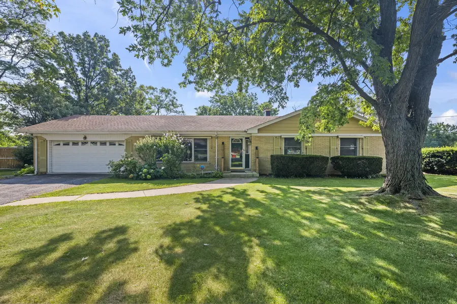 6231 Linden LN, La Grange Highlands, IL 60525