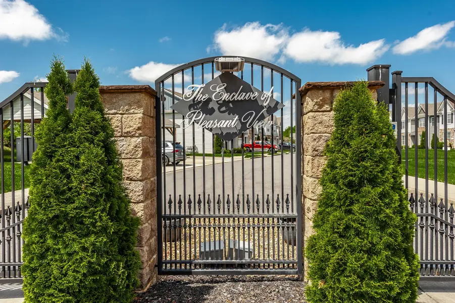 342 Manor Row, Pleasant View, TN 37146