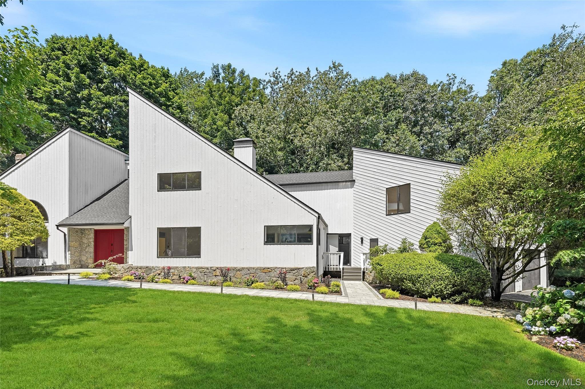 6 Harrows LN, Purchase, NY 10577
