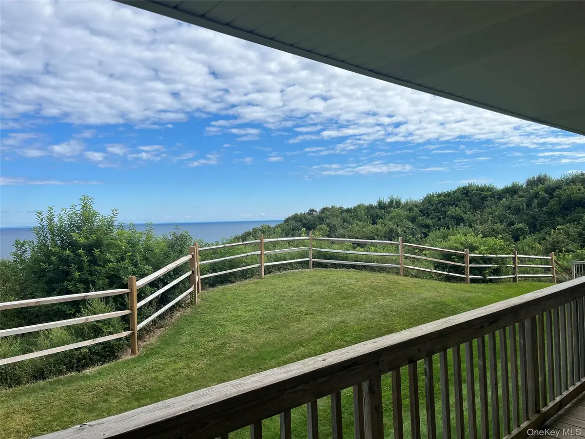 805 Bluffs DR #805, Baiting Hollow, NY 11933