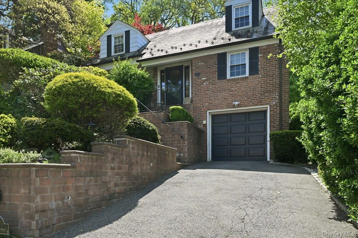 214 Nassau AVE, Manhasset, NY 11030