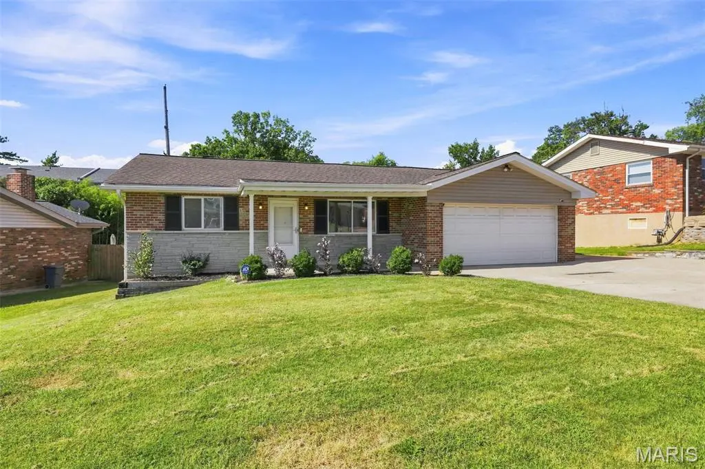 1212 Victory DR, Unincorporated, MO 63125