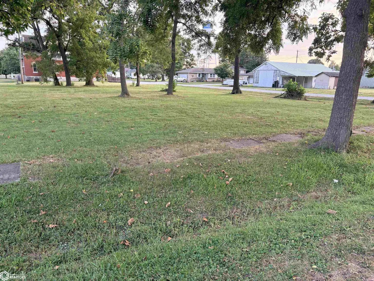 202 E 5Th ST, Moulton, IA 52572