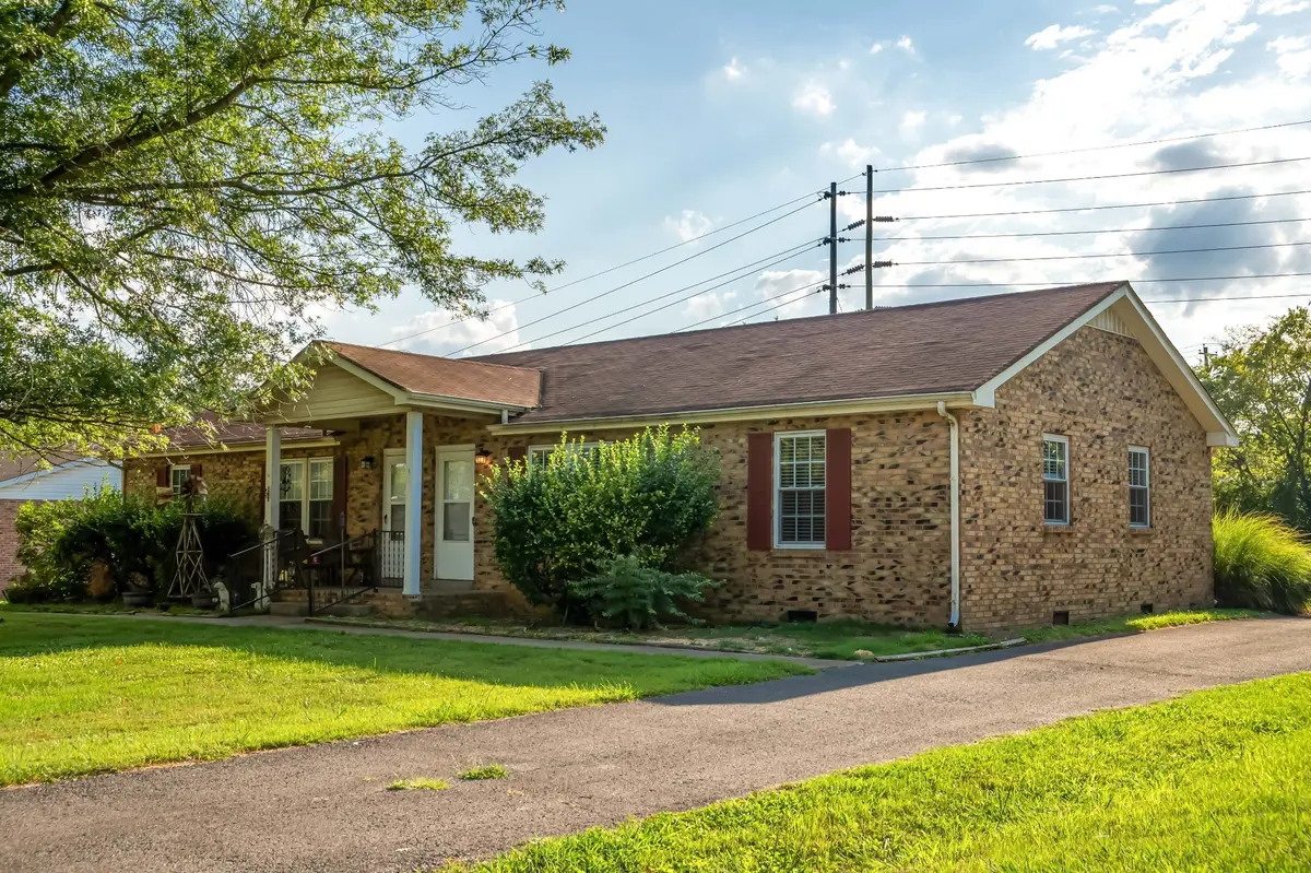 1184 Meadowview Dr, Gallatin, TN 37066