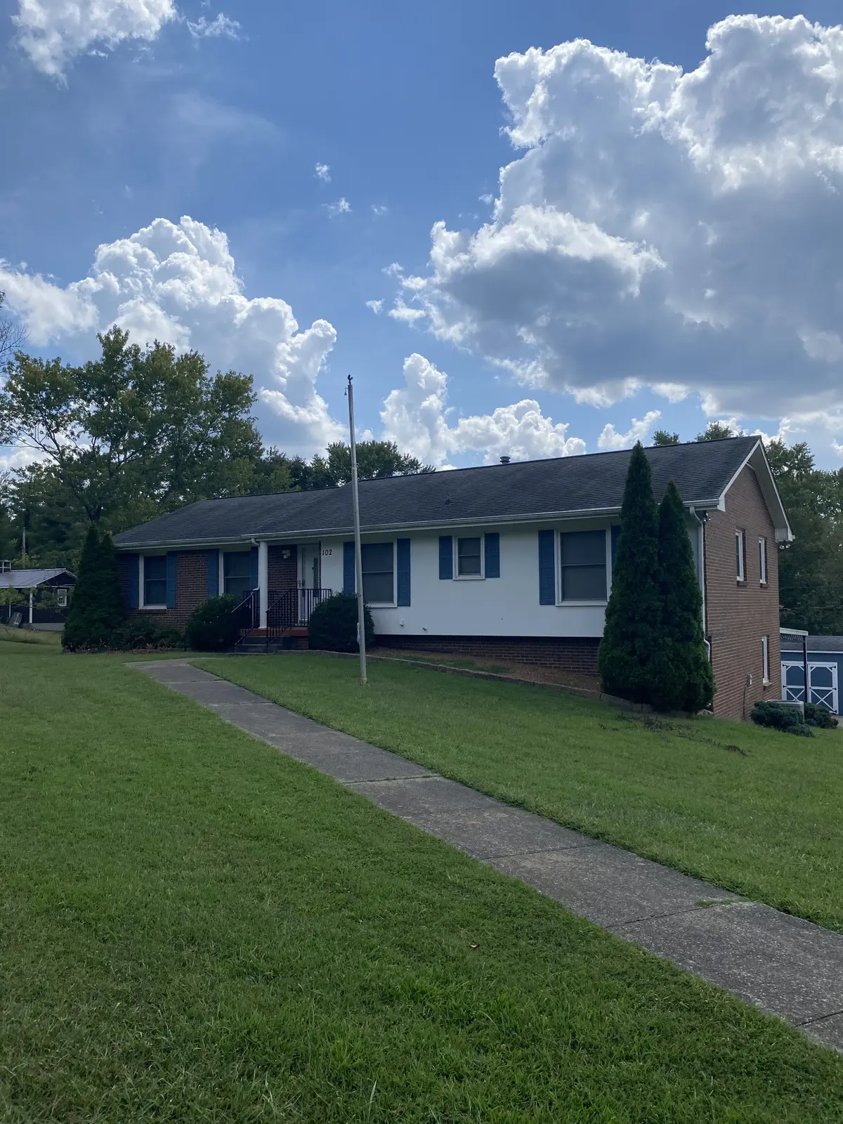 102 Bullock Dr, Clarksville, TN 37040