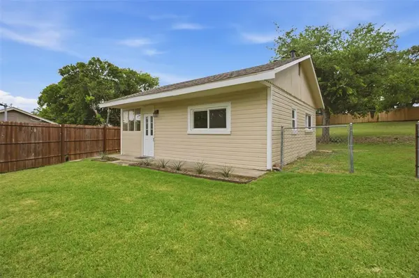 2264 Fritz Allen Street, Sansom Park, TX 76114