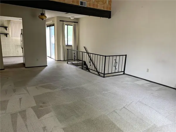 8863 Carriage DR, Lenexa, KS 66215