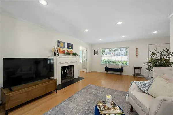5629 Oak ST, Kansas City, MO 64110